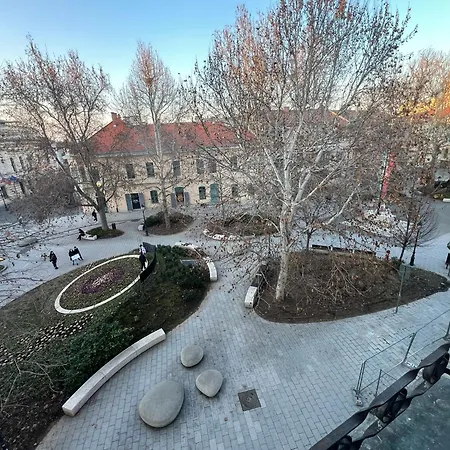 Tamas - Panoramas, Tagas Lakas A Toertenelmi Belvarosban Kilatassal A Viragorara