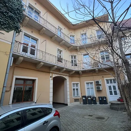 Lägenhet Tamas - Panoramas, Tagas Lakas A Toertenelmi Belvarosban Kilatassal A Viragorara *